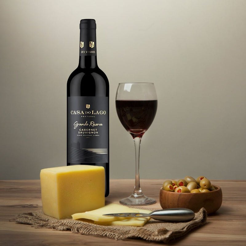 Vinho Tinto Suave Português Cabernet Sauvignon Casa do Lago Grande Reserva 750ml